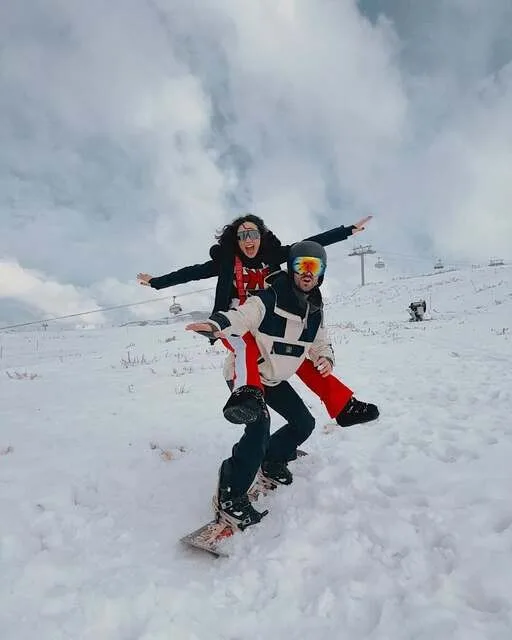 Ünlü şarkıcı Zeynep Bastık ve oyuncu sevgilisi Serkay Tütüncü, Kayseri