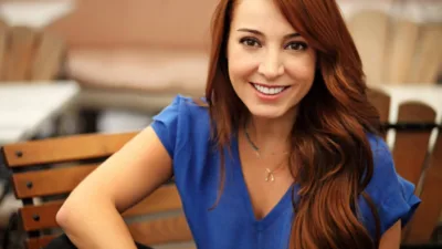 Türk televizyon ve tiyatro dünyasının önemli isimlerinden Dolunay Soysert, hem