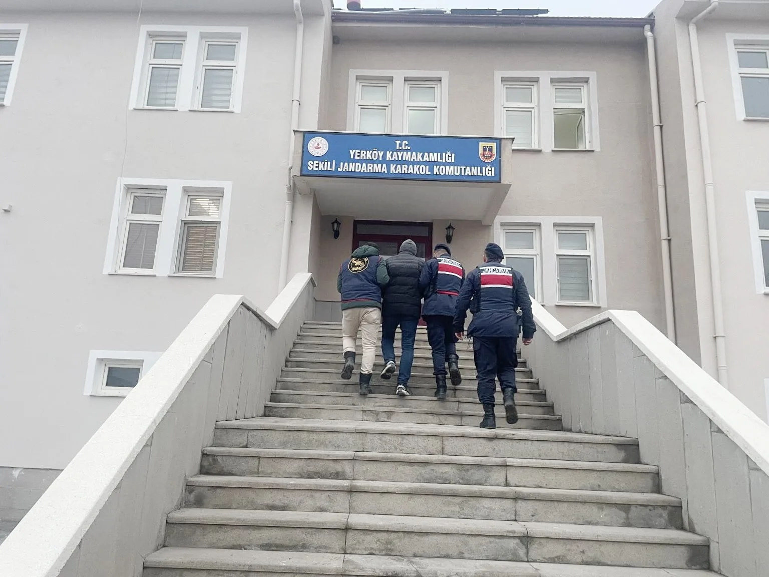 Türkiye genelinde 38 ilde düzenlenen “KISKAÇ-33” operasyonlarında, FETÖ üyeliği, finans