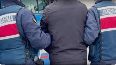 Adli suçlardan aranan ve 1 yıl 10 ay 15 gün