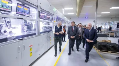 İzmir Büyükşehir Belediye Başkanı Dr. Cemil Tugay, otomotiv endüstrisinde öncü