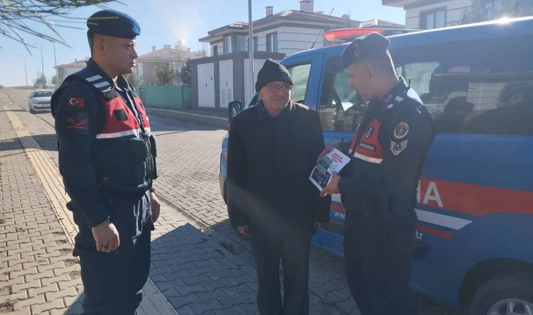 Yozgat İl Jandarma Komutanlığı, Yenifakılı'da çiftçilere telefon ve sosyal medya