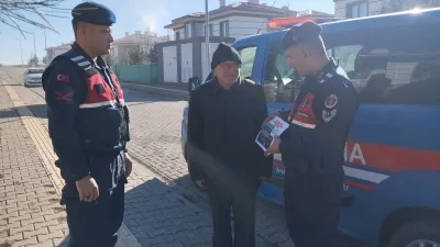 Yozgat İl Jandarma Komutanlığı, Yenifakılı'da çiftçilere telefon ve sosyal medya