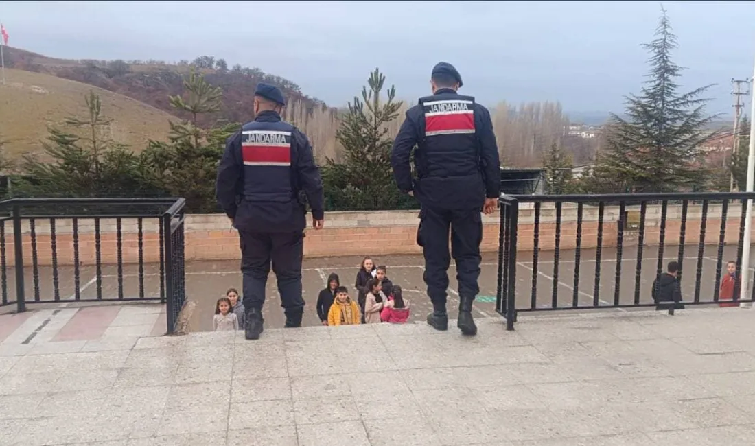 Yozgat'ta Jandarma Ekiplerinden Okul Çevresinde Güvenlik Denetimi: Olumsuz Durum Tespit