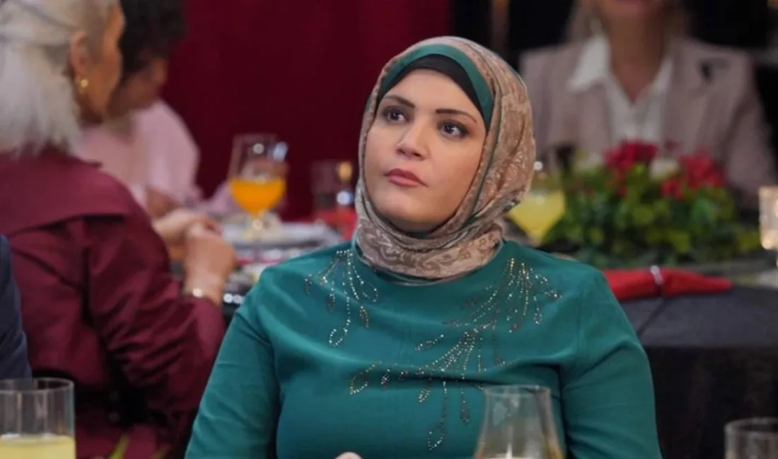 Feyza Civelek, Kızılcık Şerbeti dizisinde Nilay karakteriyle büyük beğeni topluyor.