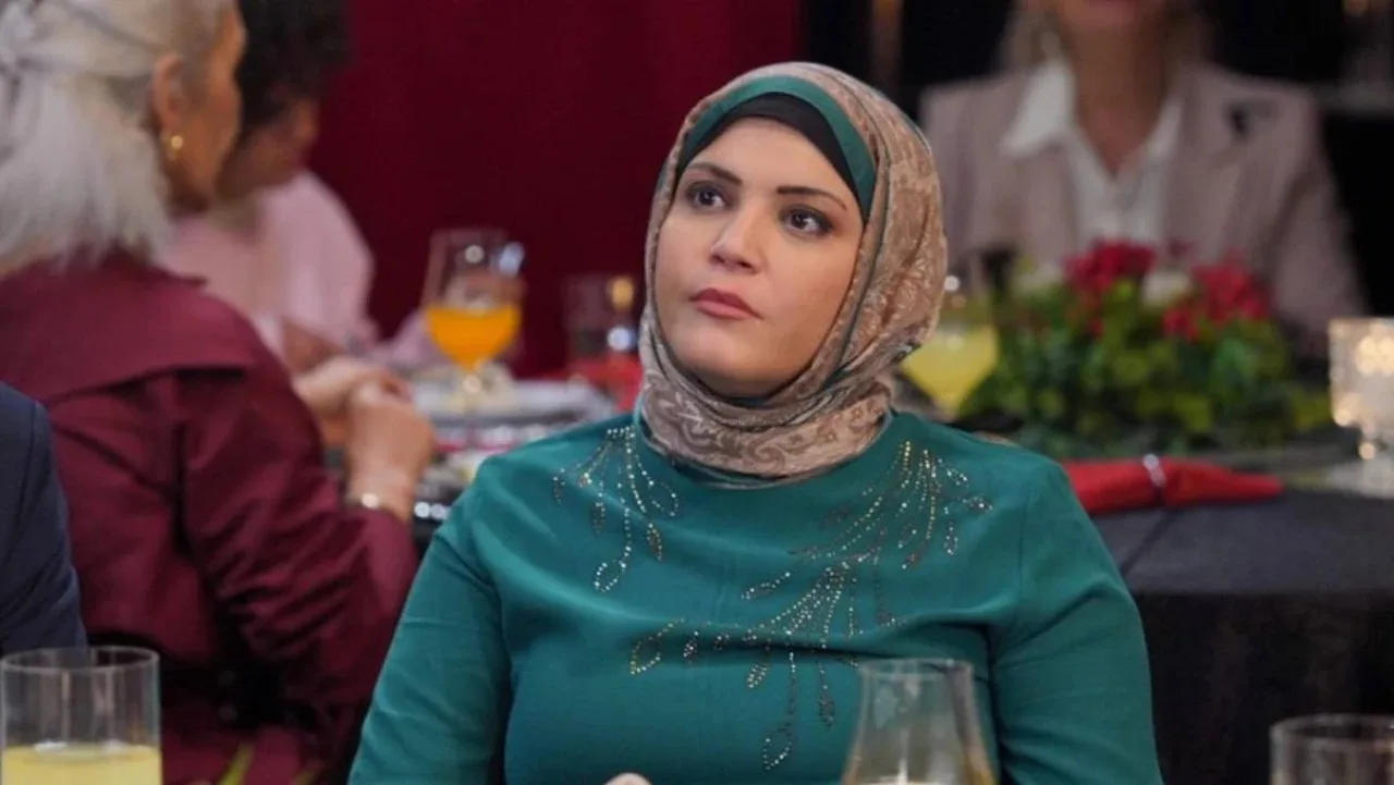 Feyza Civelek, Kızılcık Şerbeti dizisinde Nilay karakteriyle büyük beğeni topluyor.