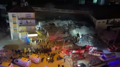 Konya'nın Selçuklu İlçesinde 3 Katlı Bina Çöktü, 5 Kişi İçin