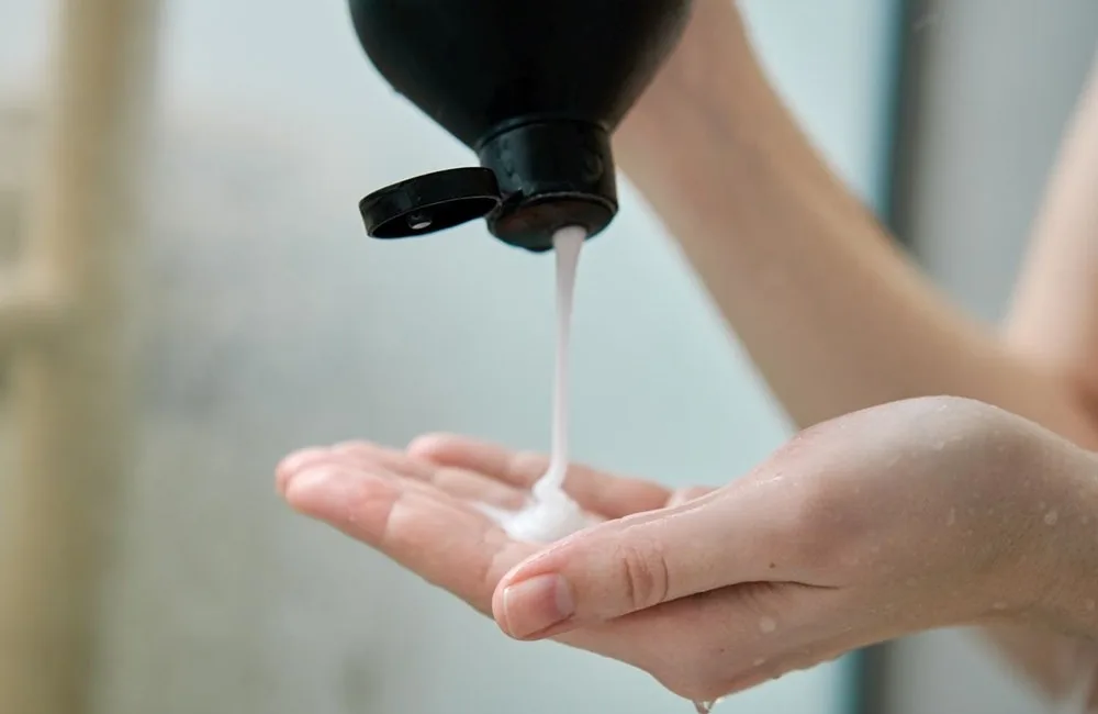 Ünlü Şampuan Markasında Bakteri Alarmı: Türkiye’deki Satış Noktalarından Ürün Geri