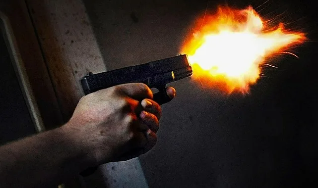 Kırşehir'in Lise Caddesi'nde bir çay ocağına kimliği belirsiz kişilerce saldırı