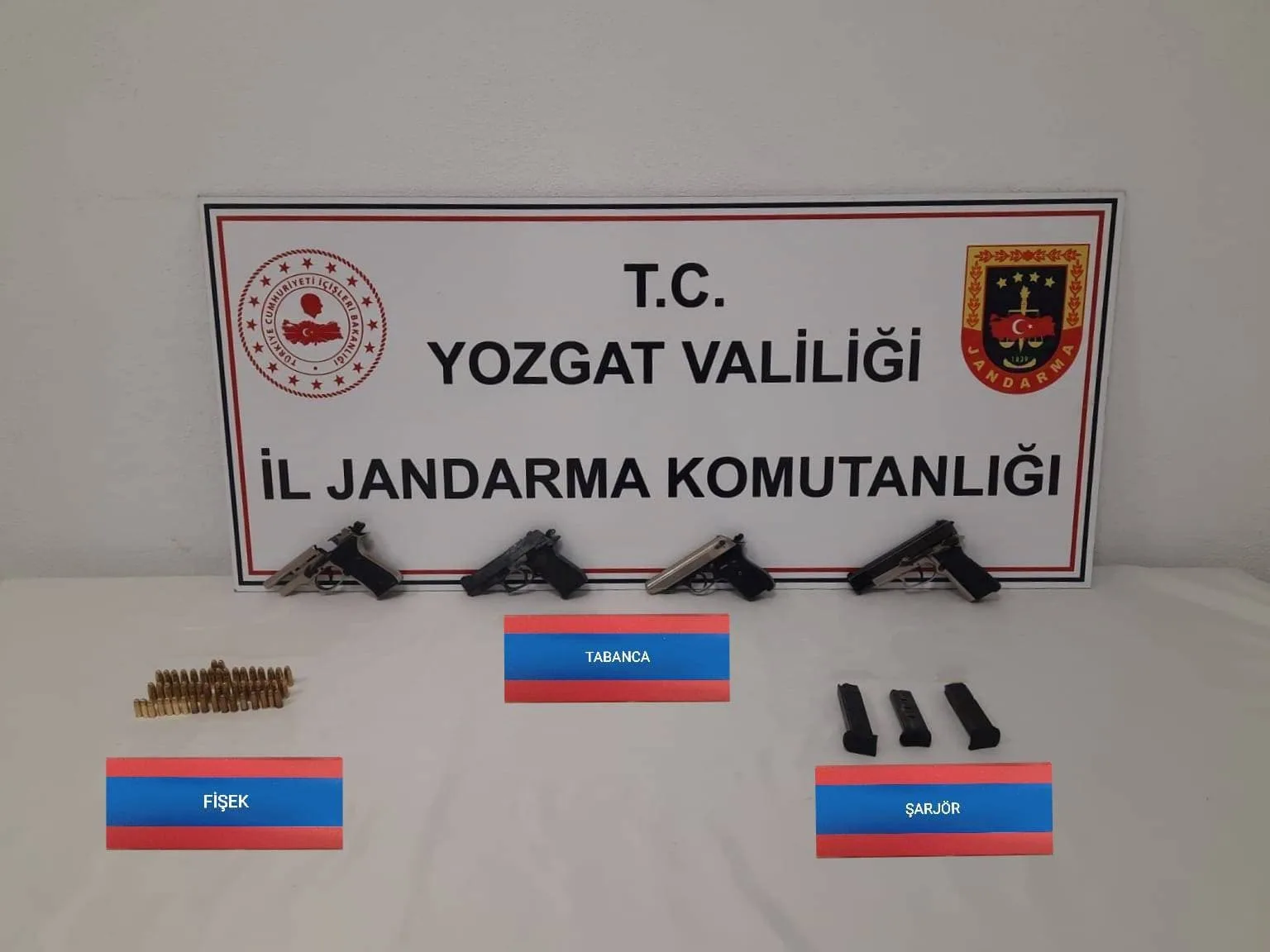 Yozgat İl Jandarma Komutanlığı ekipleri, Akdağmadeni'nde düzenledikleri operasyonda 4 ruhsatsız