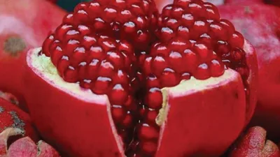 Rüya Tabirleri, Rüyada Nar Görmek Ne Anlama Gelir? İşte Detaylı Anlamı Rüyada görülen pek çok şeyin, gerçek yaşamın yansıması olarak tanımlandığını