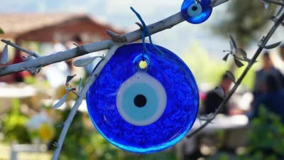 Rüya Tabirleri, Rüyada Nazar Boncuğu Görmek Ne Anlama Gelir? İşte Detaylı Anlamı Nazar boncuğu rüyada; şekline, rengine, kimin taktığına veya nerede görüldüğüne