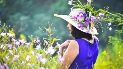 Rüya Tabirleri, Rüyada Mor Elbise Giymek Ne Anlama Gelir? İşte Detaylı Anlamı Rüyada mor elbise giymek, kişinin toplumsal olarak da saygı gören