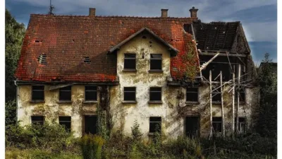 Rüyada harabe eve görmek, manen sıkıntılara yorumlanmıştır. Rüya yazarlarına göre