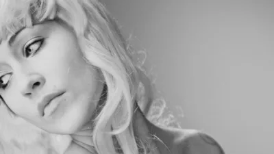 Rüyada peruk görmek, rüyayı görenin bilgi sahibi olduğuna ve çevresine