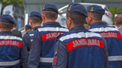 Rüya Tabirleri, Rüyada Jandarma Görmek Ne Anlama Gelir? İşte Detaylı Anlamı Rüyada jandarma görmek, güvenlik ve emniyet olarak yorumlanır. Yolda giderken