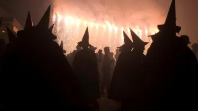 Rüyada cadı görmek, o âlemde yaşayanlarla bir iliş­kiniz olacağına işarettir.