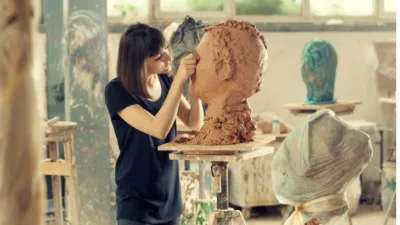 Rüyada görülen heykel, korkulardan kurtulmaya ve düşmanlara galip (üstün) geleceğinize