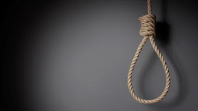 Rüyada asıldığını görmek ulu kimselerden yardım ve menfaat göreceğinize işaret