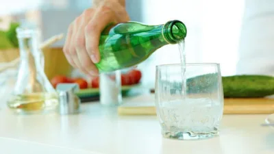 Rüya Tabirleri, Rüyada Maden Suyu Görmek Ne Anlama Gelir? İşte Detaylı Anlamı Rüyada bir maden suyu membasından kana kana su içtiğinizi görmek,