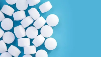 Rüya Tabirleri, Rüyada Naftalin Görmek Ne Anlama Gelir? İşte Detaylı Anlamı Rüyada naftalin görmek, bir büyüğünüzden maddi yardım göreceğinize işarettir. Rüyada