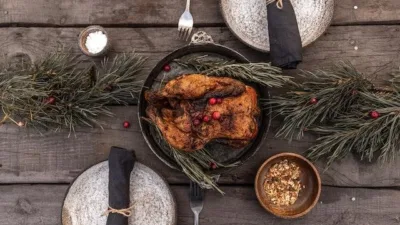 Rüya Tabirleri, Rüyada Ziyafet Görmek Ne Anlama Gelir? İşte Detaylı Anlamı Rüyanızda kendinizi bir ziyafette görmeniz, kıskanç birinin oyununa geleceğinize işarettir,