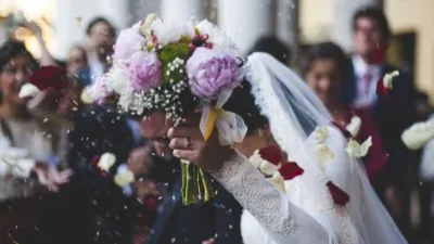 Rüya Tabirleri, Rüyada Düğün Kalabalığı Görmek Ne Anlama Gelir? İşte Detaylı Anlamı Yakın çevrenin ihanet etmesi üzerine rüyada düğün kalabalığı görmek yorumlanır.