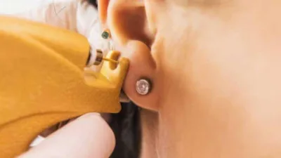 Rüya Tabirleri, Rüyada Küpe Takmak Ne Anlama Gelir? İşte Detaylı Anlamı Rüyada küpe takmak rüya sahibi için hangi anlamları ifade ettiği