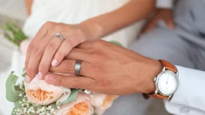 Rüya Tabirleri, Rüyada Zengin Biriyle Evlenmek Ne Anlama Gelir? İşte Detaylı Anlamı Rüyada evlenmek sıkça görülen bir durumdur. Özellikle zengin biriyle evlenmek