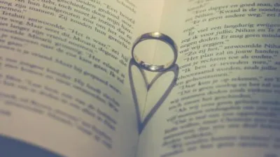 Rüya Tabirleri, Rüyada Sevgiliyle Nişanlanmak Ne Anlama Gelir? İşte Detaylı Anlamı Rüyada nişanlanmak, bazı rüya tabircilerine göre hayırsız gelişmelerin işareti olarak