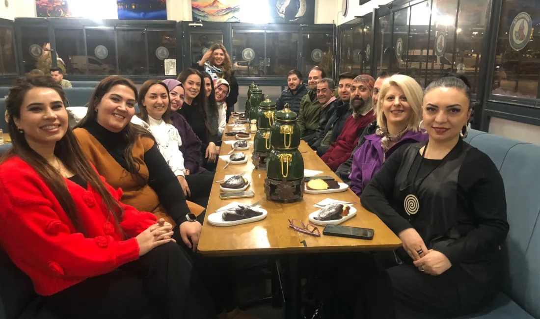 Yozgat Kültürel Değerleri Koruma Tanıtım ve Sanat Derneği (YODES) üyeleri,