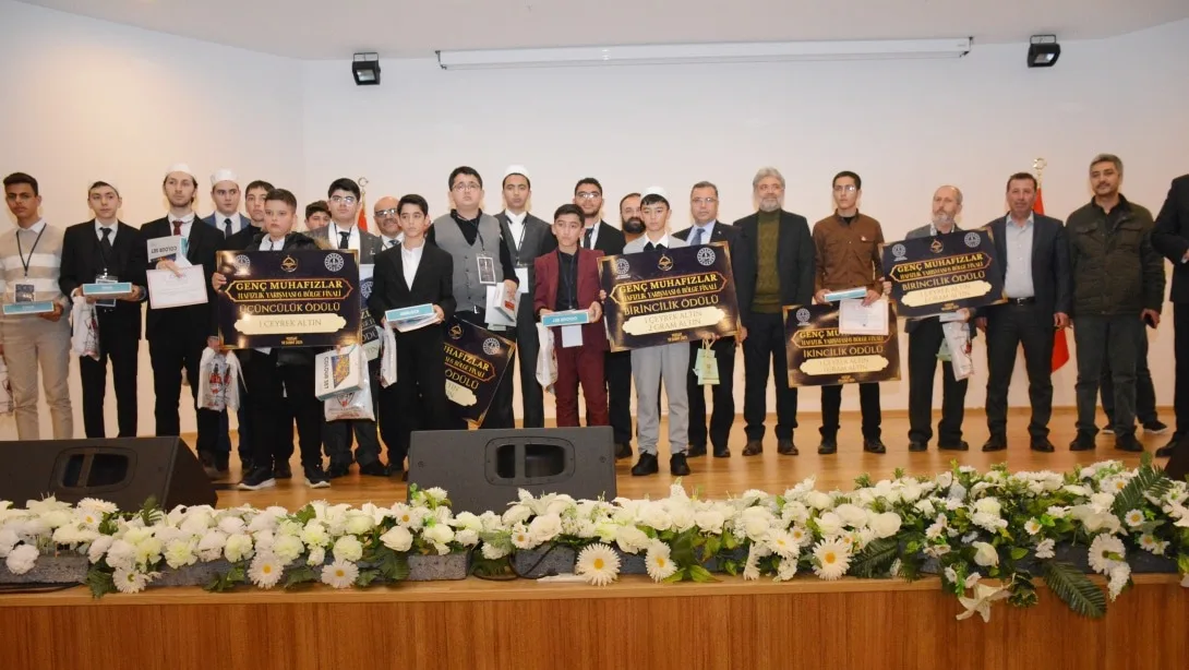 Genç Muhafızlar Hafızlık Yarışması Bölge Finali Tamamlandı Genç Muhafızlar Hafızlık Yarışması Bölge Finali'nde öğrenciler kıyasıya yarıştı, dereceye