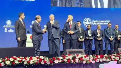 Cumhurbaşkanı Recep Tayyip Erdoğan, Adıyaman’da düzenlenen deprem anma töreninde, depremzedelere