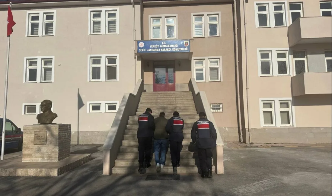 Yozgat İl Jandarma Komutanlığı ekipleri, aranan şahısların yakalanmasına yönelik çalışmalarını