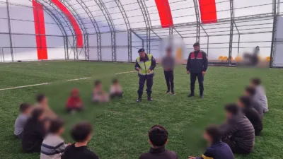 Jandarma ekipleri, Saraykent’te çocuklara sporun önemi ve devlet malının korunması