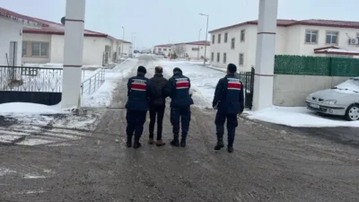 JASAT ekipleri, adli suçlardan aranan şahıslara yönelik gerçekleştirdiği operasyonda iki