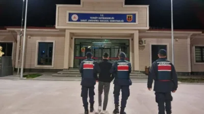 Yerköy ve Sorgun’da jandarma ekipleri tarafından gerçekleştirilen operasyonlarda, haklarında arama