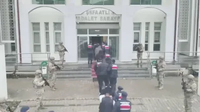 Yozgat Şefaatli’de düzenlenen uyuşturucu operasyonunda, 17 şüpheliden 6’sı tutuklandı.