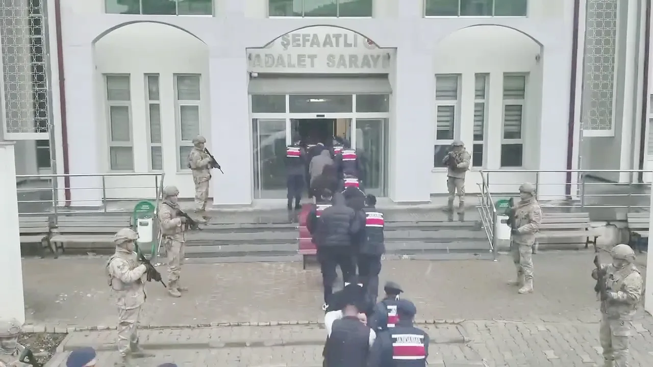 Yozgat Şefaatli’de düzenlenen uyuşturucu operasyonunda, 17 şüpheliden 6’sı tutuklandı.