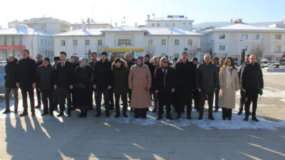 Yozgat’ta 36. Vergi Haftası, Cumhuriyet Meydanı’nda düzenlenen çelenk sunma töreniyle