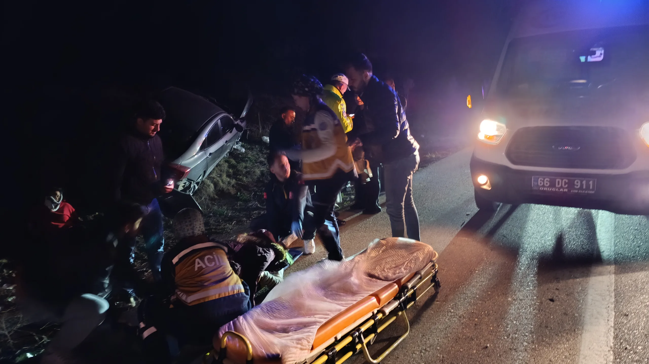 Yerköy'de meydana gelen trafik kazasında iki araç çarpıştı, 5 kişi