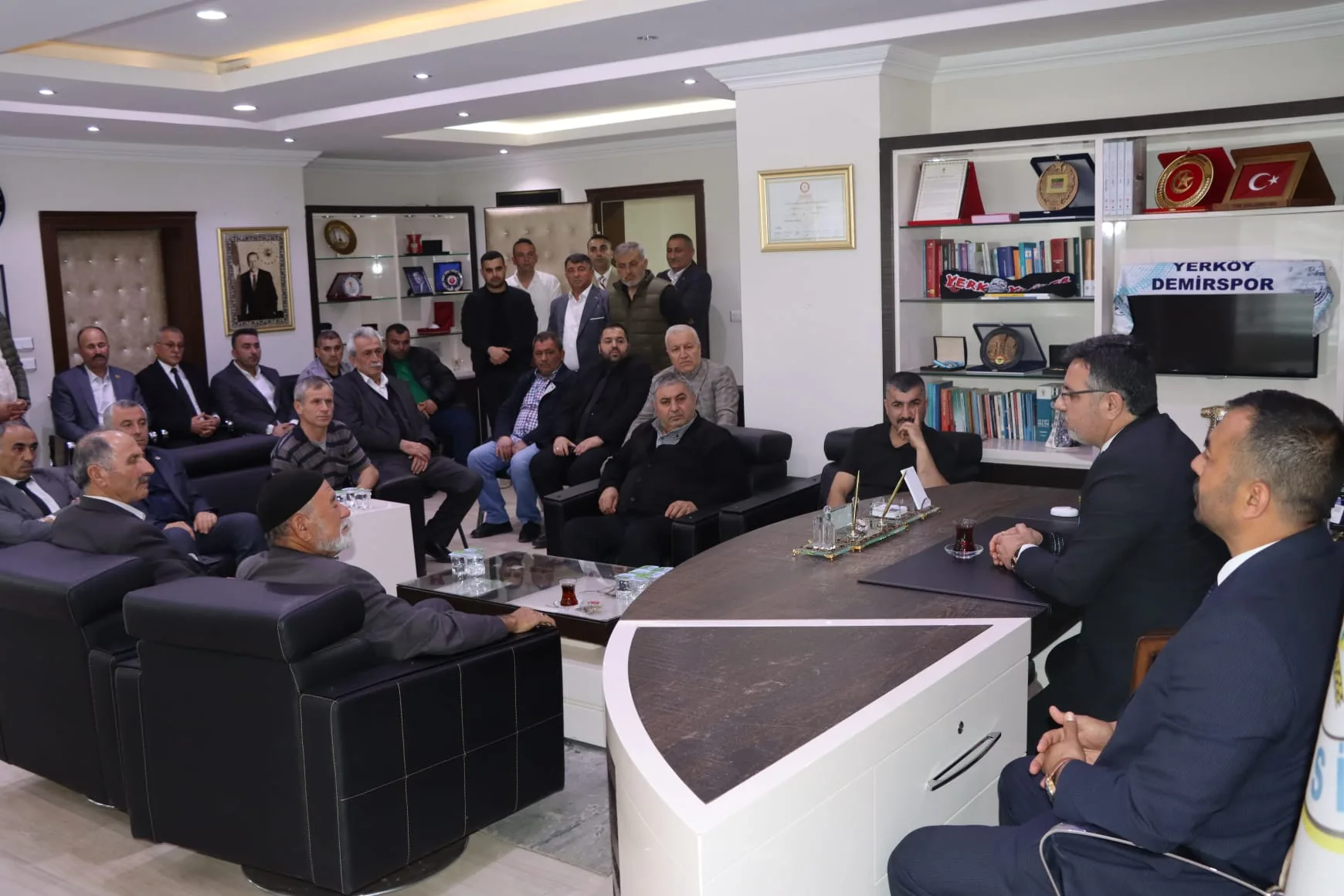 Başkan Arslan, bayramlaşma programında vatandaşlarla bir araya gelerek talep ve