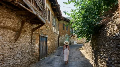 Birgi Köyü, tarih boyunca pek çok uygarlığın hakimiyeti altına girmiş