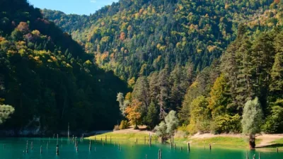 Saklı cennetleri keşfetmeyi seviyorsanız, Sülüklü Göl, tam da aradığınız yer