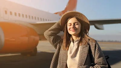 Uçakla seyahat etmek, hız ve konfor açısından büyük avantajlar sunan