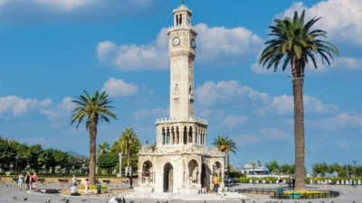 İzmir, Ege’nin Kalbi: Lezzetli Sokak Yemeklerinden Tarihi Zenginliklere, Doğal Güzelliklerden