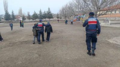 Yerköy’de jandarma ekipleri, öğrencilerin güvenliği için okul çevrelerinde ve servis