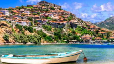 Ege Denizi’nin göz alıcı güzelliklerinden biri olan Midilli Adası, tarih