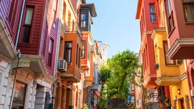 İstanbul’un Anadolu Yakası’nda yer alan Kuzguncuk, tarihi, kültürel zenginliği, huzurlu