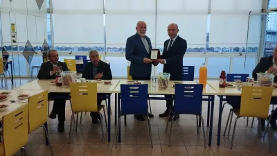 Yerköy İlçe Milli Eğitim Müdürü Necmettin Sağlam, Abdülkadir Yozgat’a Emekliliğinde